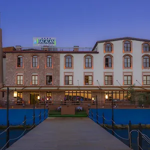 Hotel Bacacan, Ayvalı