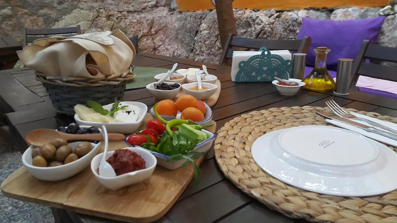 Melekler Pansiyon Ayvalı Bed & Breakfast