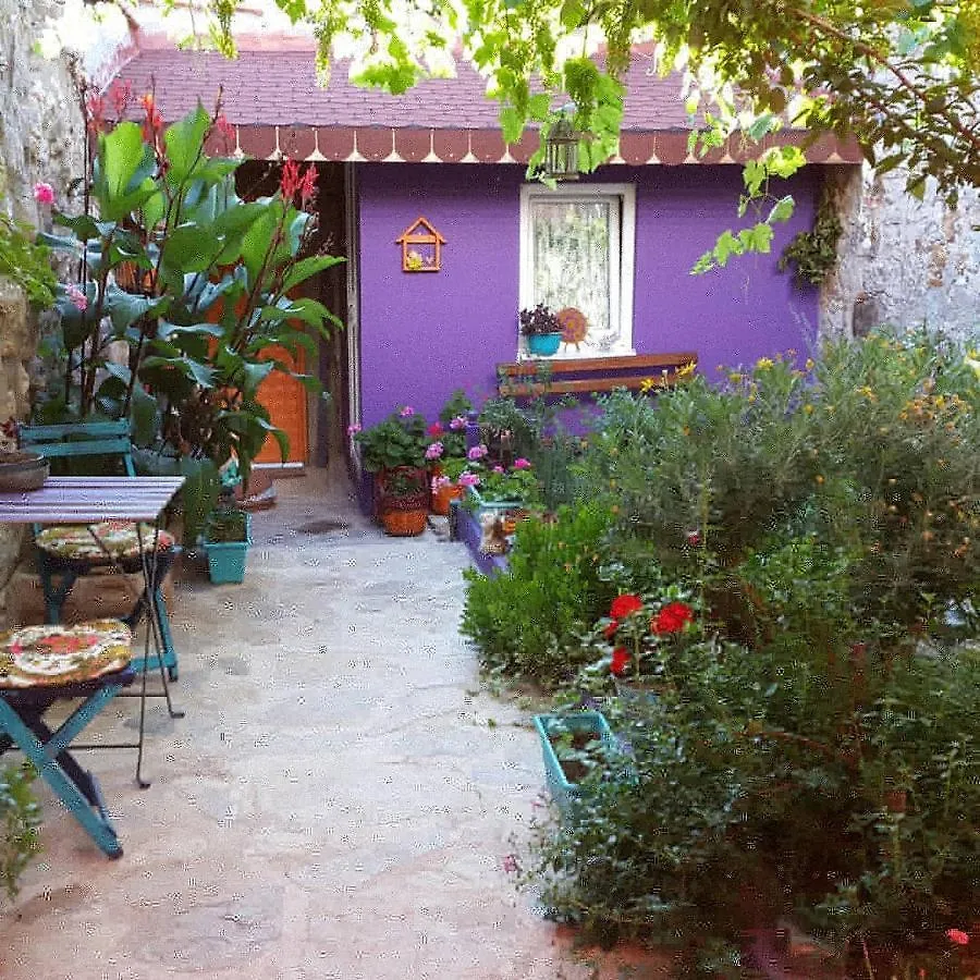 Melekler Pansiyon Ayvalı Bed & Breakfast