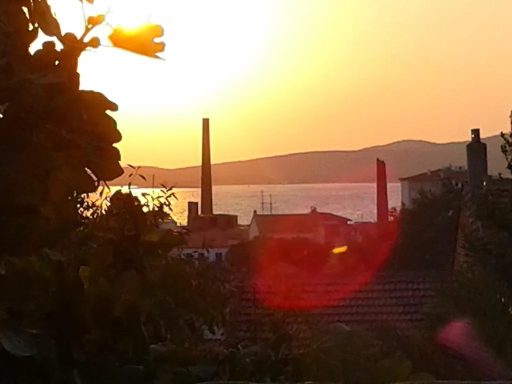 Melekler Pansiyon Ayvalik Bed & Breakfast